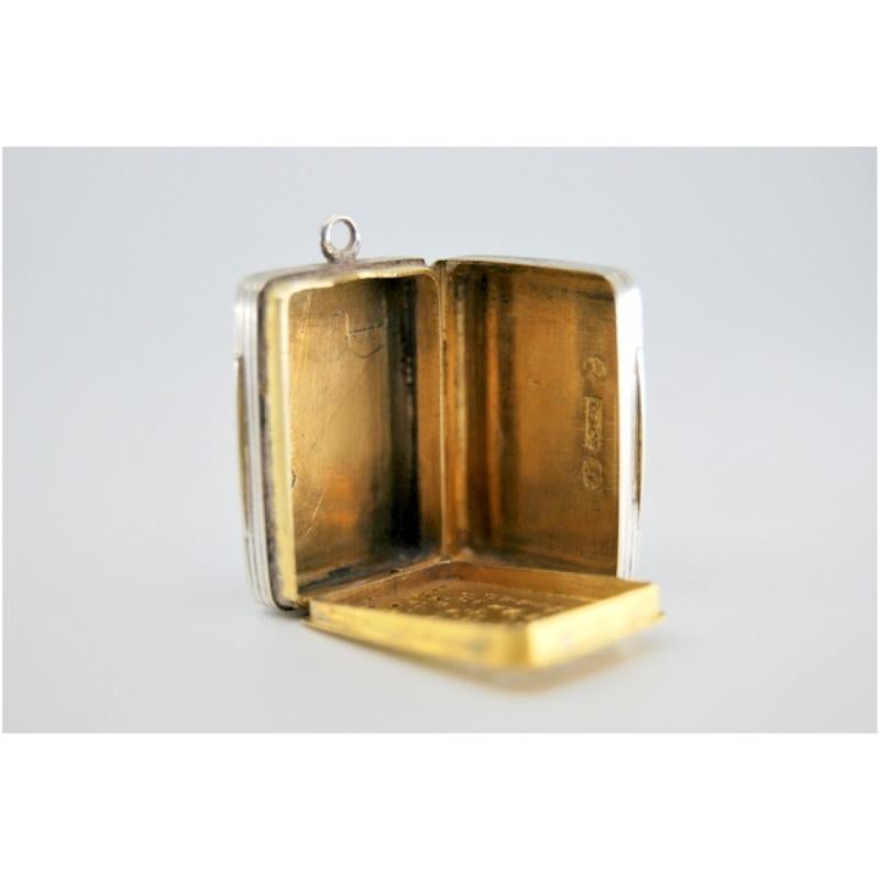 European Silver-gold vinaigrette box with engraving on both sides, George IV period For Sale