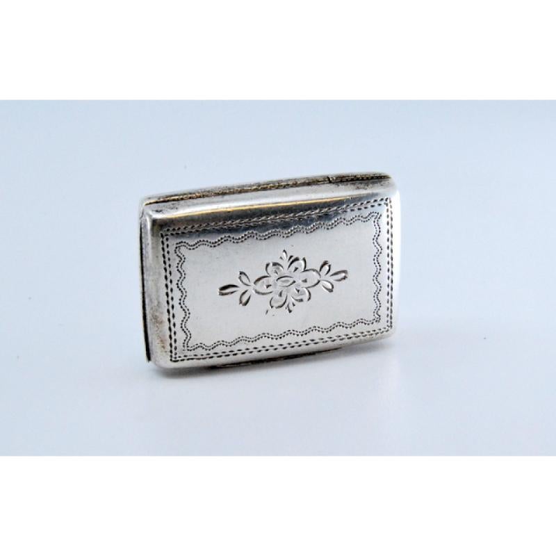 Silver-gold vinaigrette box with engraving on both sides, George IV period For Sale 4