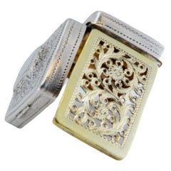 Silver-gold vinaigrette box with engraving on both sides, George IV period