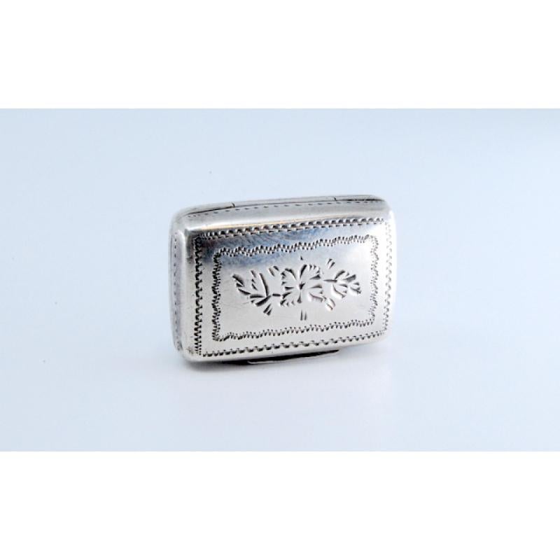 Silver-gold vinaigrette box with engraving, Victorian period im Angebot 3