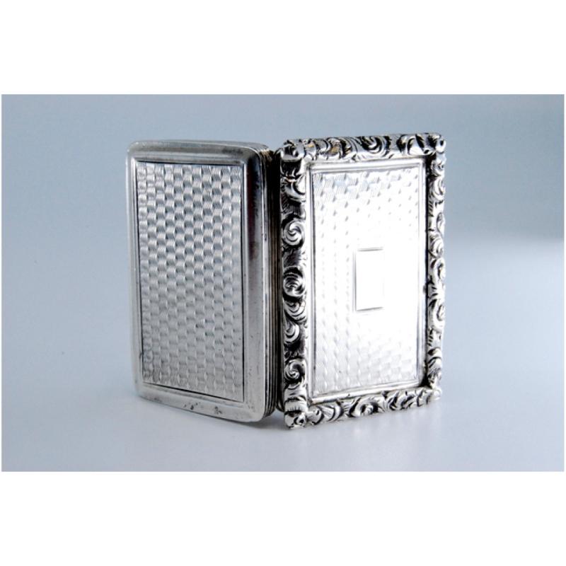 Silver-gold vinaigrette box with friezes and perforated lid, William IV period For Sale 1