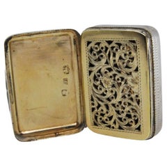 Silver-gold vinaigrette box with geometric engraving, George IV period