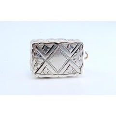 Silver-gold vinaigrette box with geometric lid engraving, Victorian period