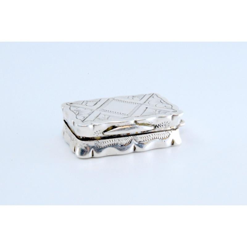 Silver-gold vinaigrette box with geometric lid engraving, Victorian period im Zustand „Gut“ im Angebot in Porto, PT