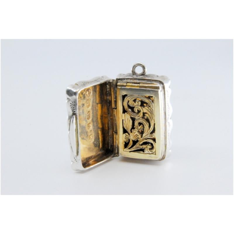 Silver-gold vinaigrette box with geometric lid engraving, Victorian period (Silber) im Angebot