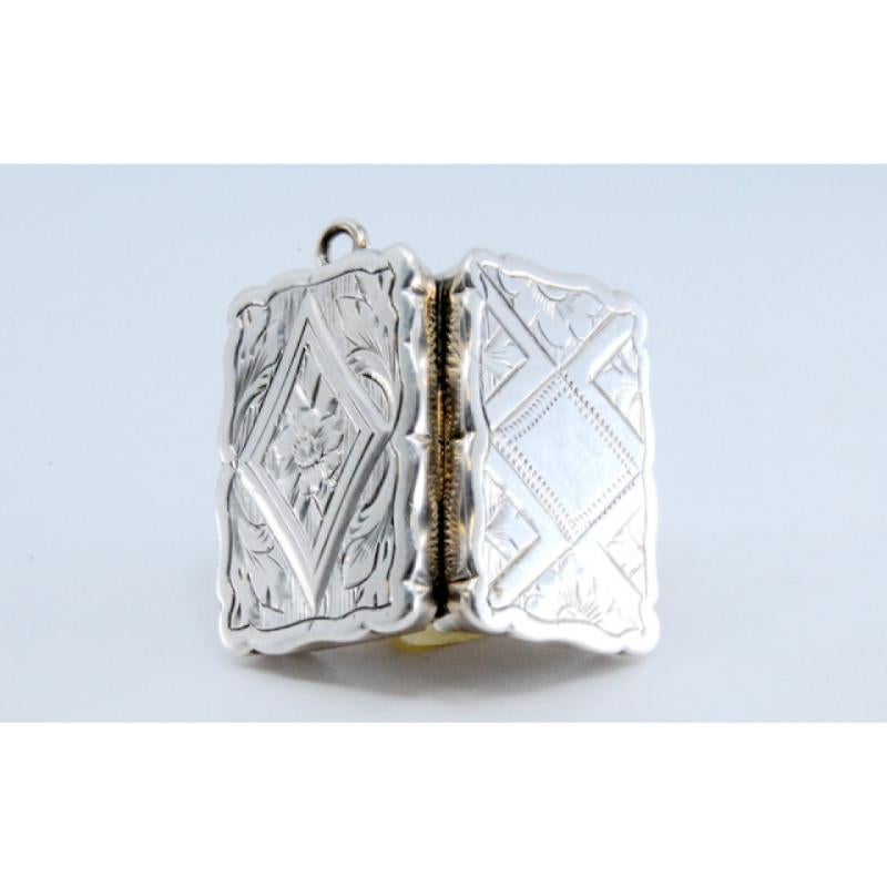 Silver-gold vinaigrette box with geometric lid engraving, Victorian period im Angebot 3
