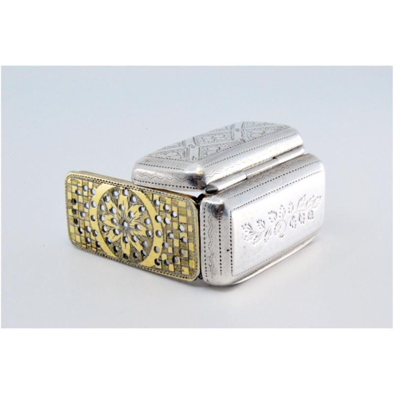 European Silver-gold vinaigrette box with geometric patterns, George III period For Sale