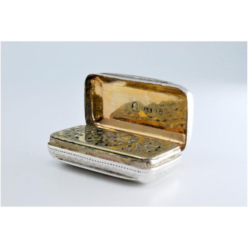Silver-gold vinaigrette box with geometric patterns, George III period For Sale 1