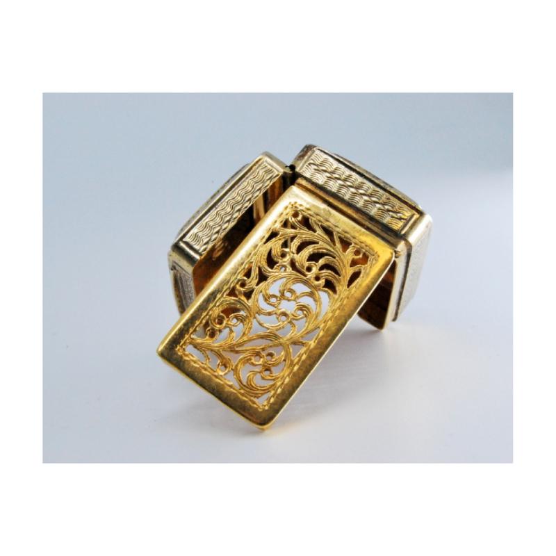 Silver-gold vinaigrette box with lid and casing engraving, George IV period For Sale 3