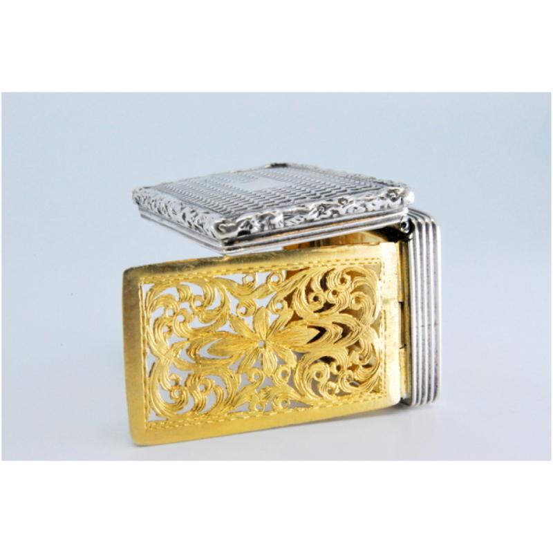 Silver-gold vinaigrette box with lid friezes, William IV period im Angebot 2