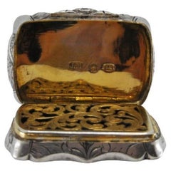 Silver-gold vinaigrette with asymmetrical engraving, Edward VII era