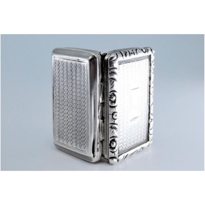 Silver-gold vinaigrette with edge relief and beaded casing, George IV period For Sale 1