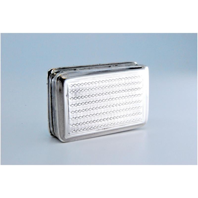 Silver-gold vinaigrette with edge relief and beaded casing, George IV period For Sale 4