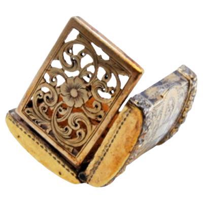 Silver-gold vinaigrette with engraved lid, George III period