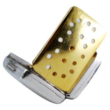 Silver-gold vinaigrette with engraved lid, George IV period For Sale