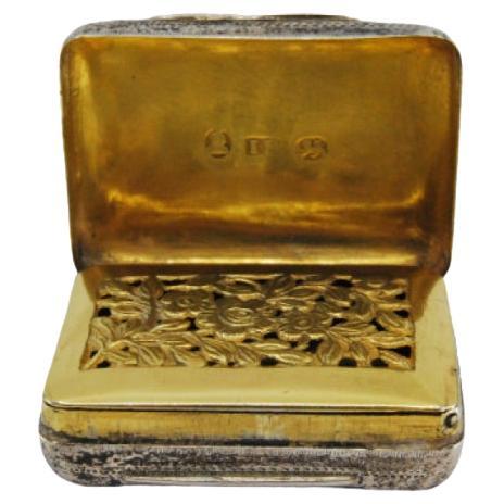 Silver-gold vinaigrette with engravings and friezes, George III period