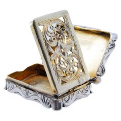 Silver-gold vinaigrette with rack 
guilloche, George IV period