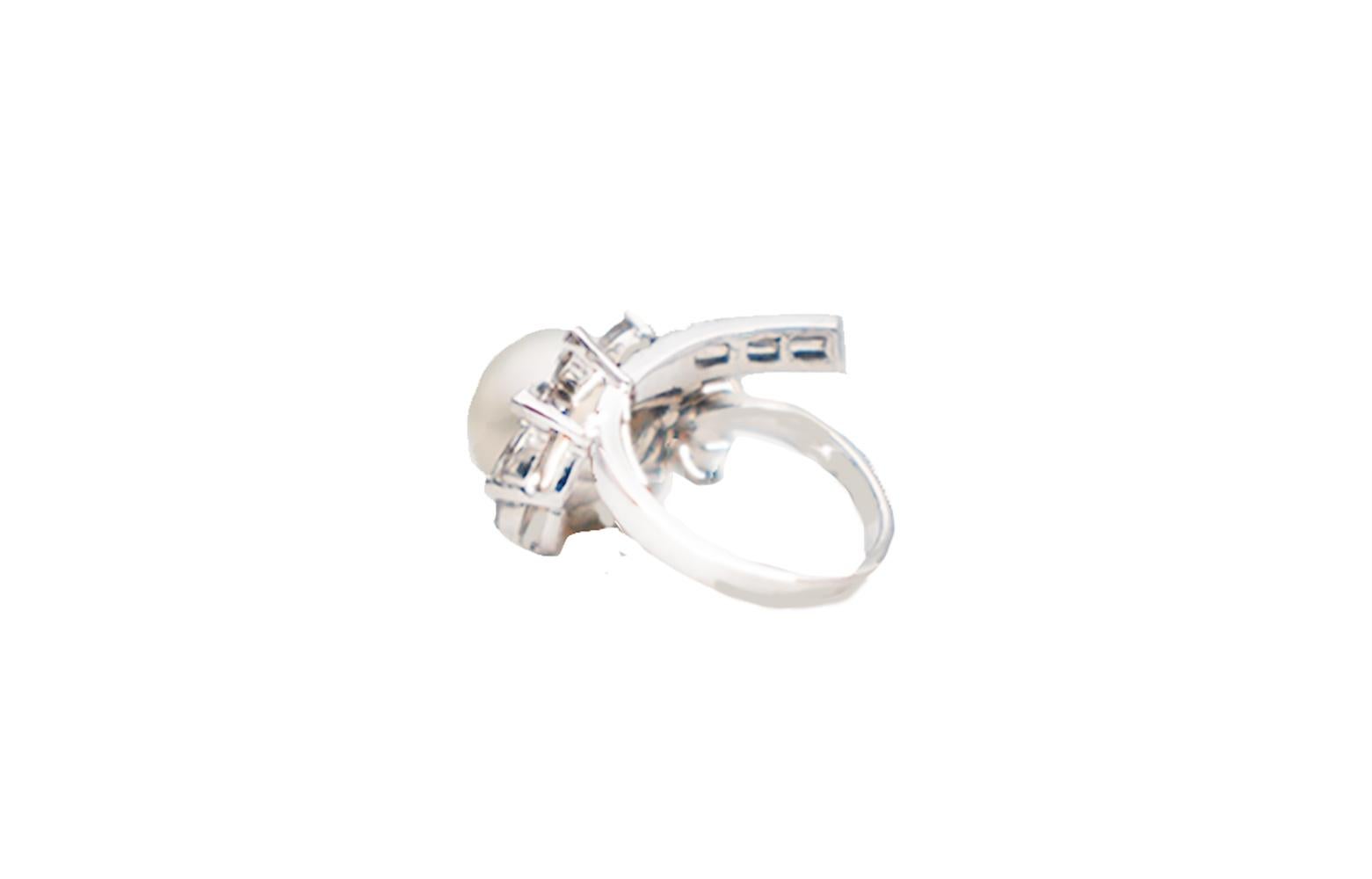 Modern Silver Gray Tahitian Pear and Diamond Ring For Sale