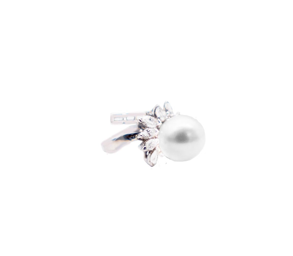 Round Cut Silver Gray Tahitian Pear and Diamond Ring For Sale