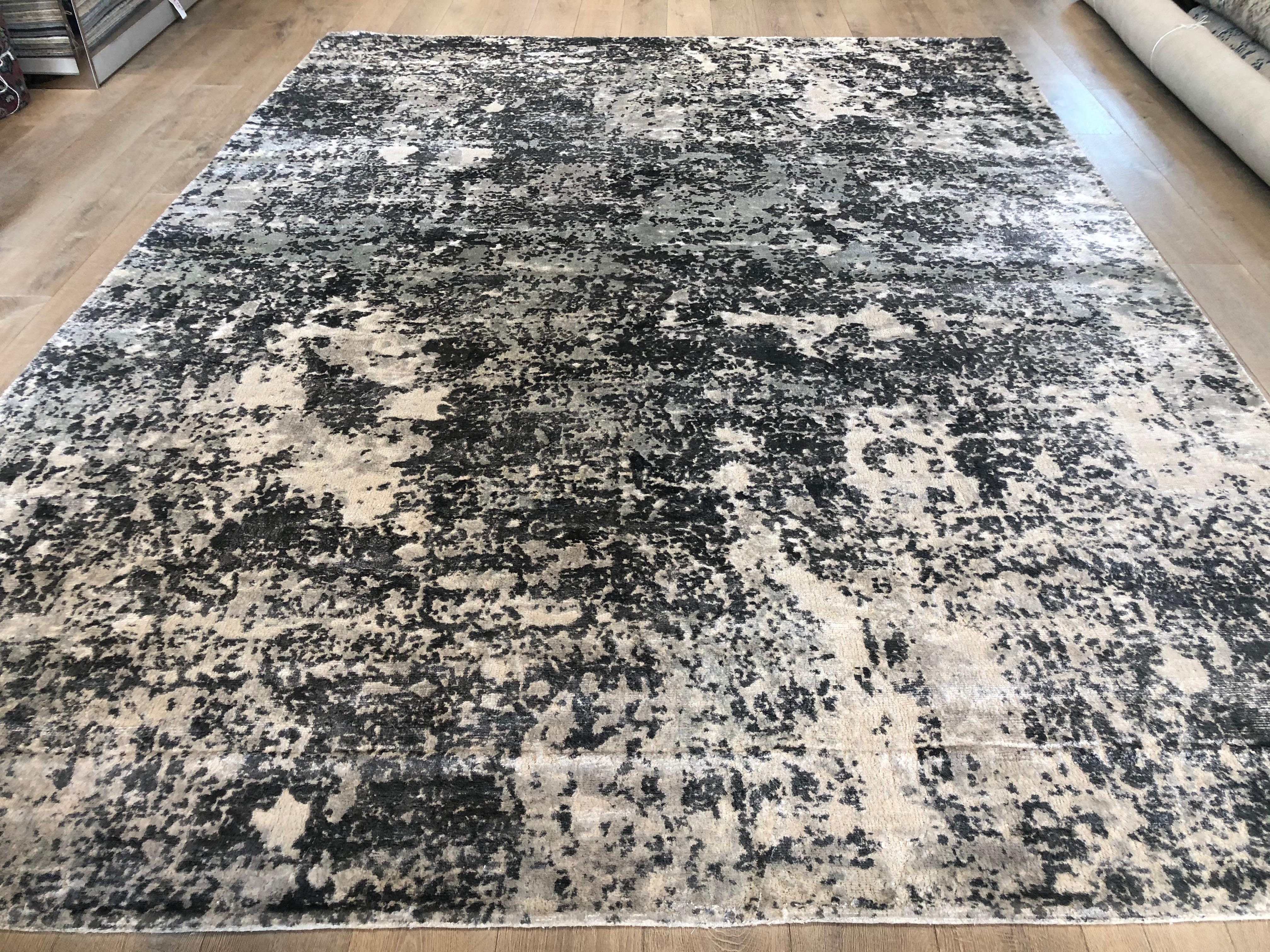 Hand-Knotted Silver Gray Abstract Design Rug For Sale