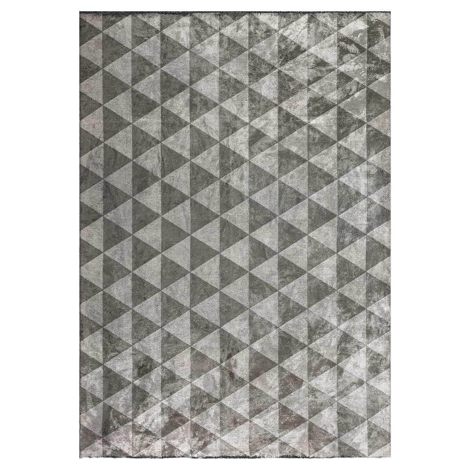 Tapis à motif géométrique de diamants triangles, gris argenté et brun kaki avec brillance en vente