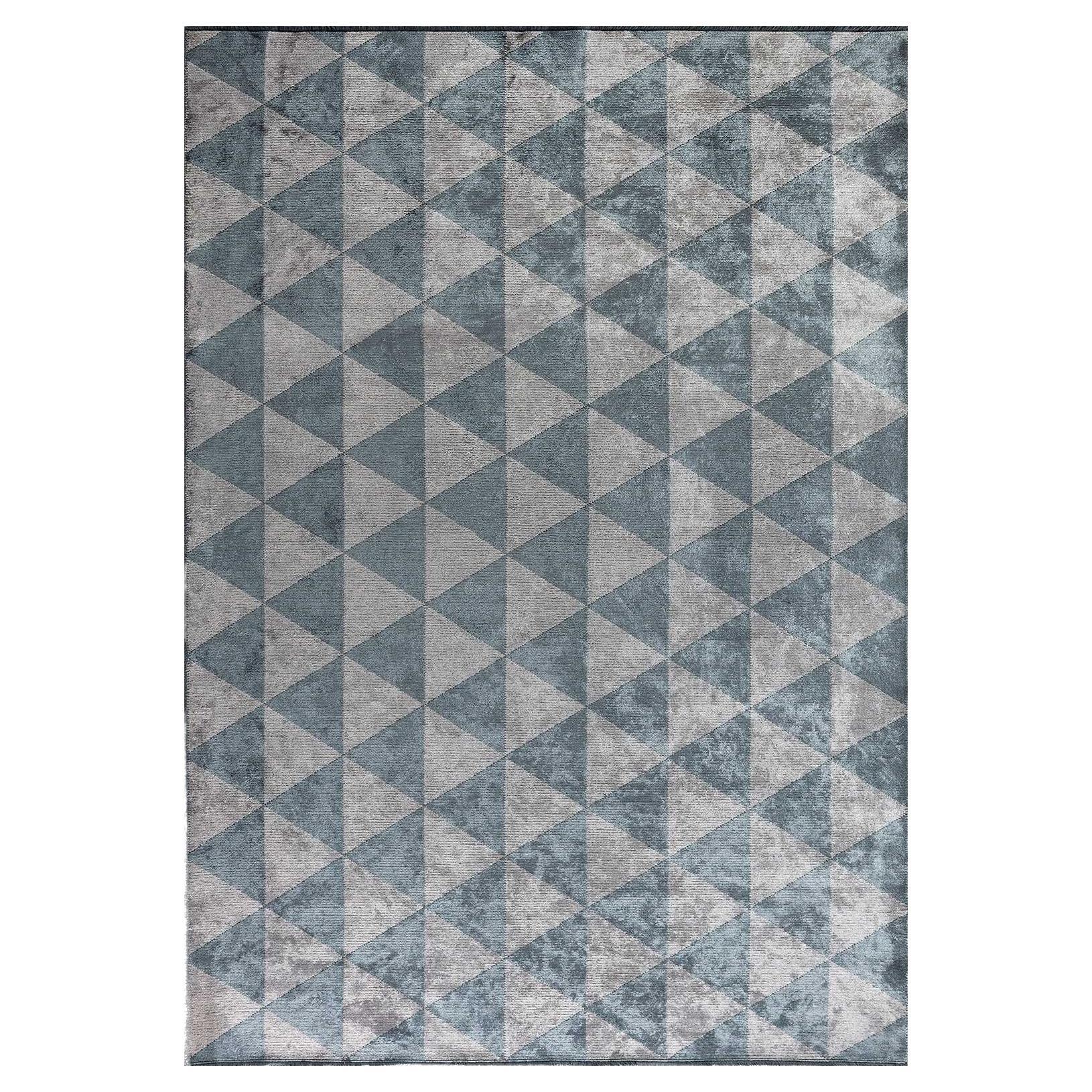 Teppich mit Glanz in Silbergrau und Hellblau und geometrischen Mustern, Diamant-Dreieck  im Angebot