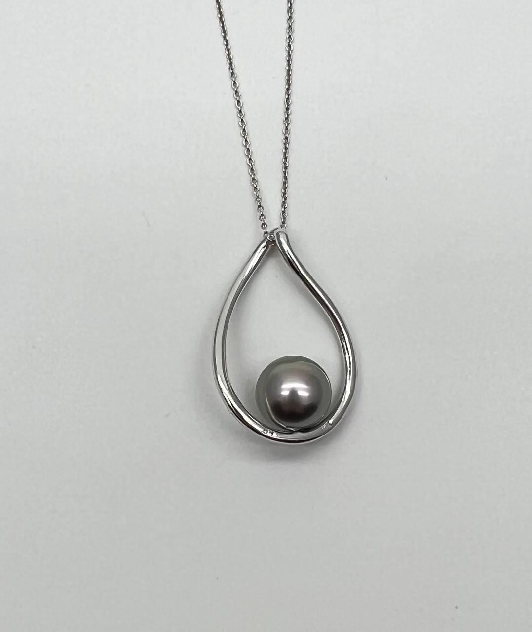 Taglio misto Collana con ciondolo a forma di perla di Tahiti in argento grigio nero e diamante in oro bianco 14 carati in vendita