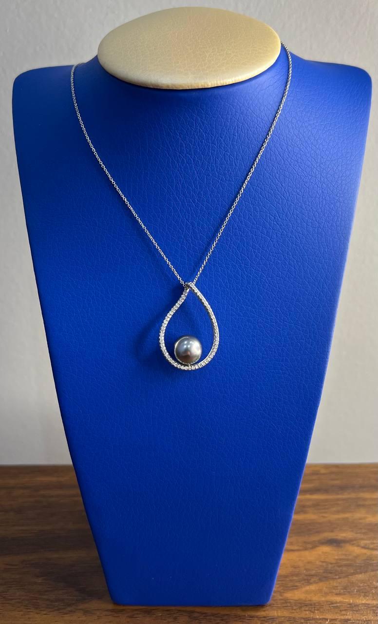Collana con ciondolo a forma di perla di Tahiti in argento grigio nero e diamante in oro bianco 14 carati in vendita 3