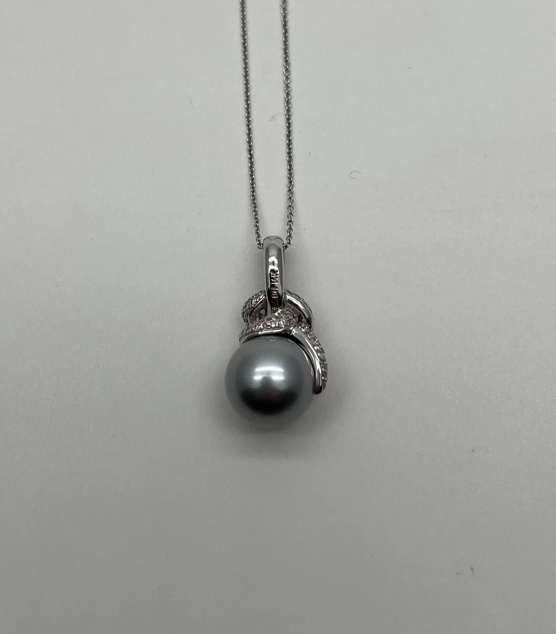 Mixed Cut Silver Grey Black Tahitian Pearl Diamonds Halo 14K White Gold Pendant Necklace For Sale