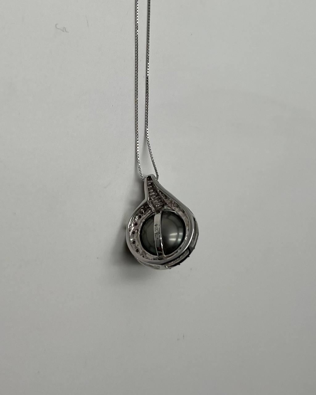 Brilliant Cut Silver Grey Black Tahitian Pearl Diamonds Halo 14K White Gold Pendant Necklace For Sale