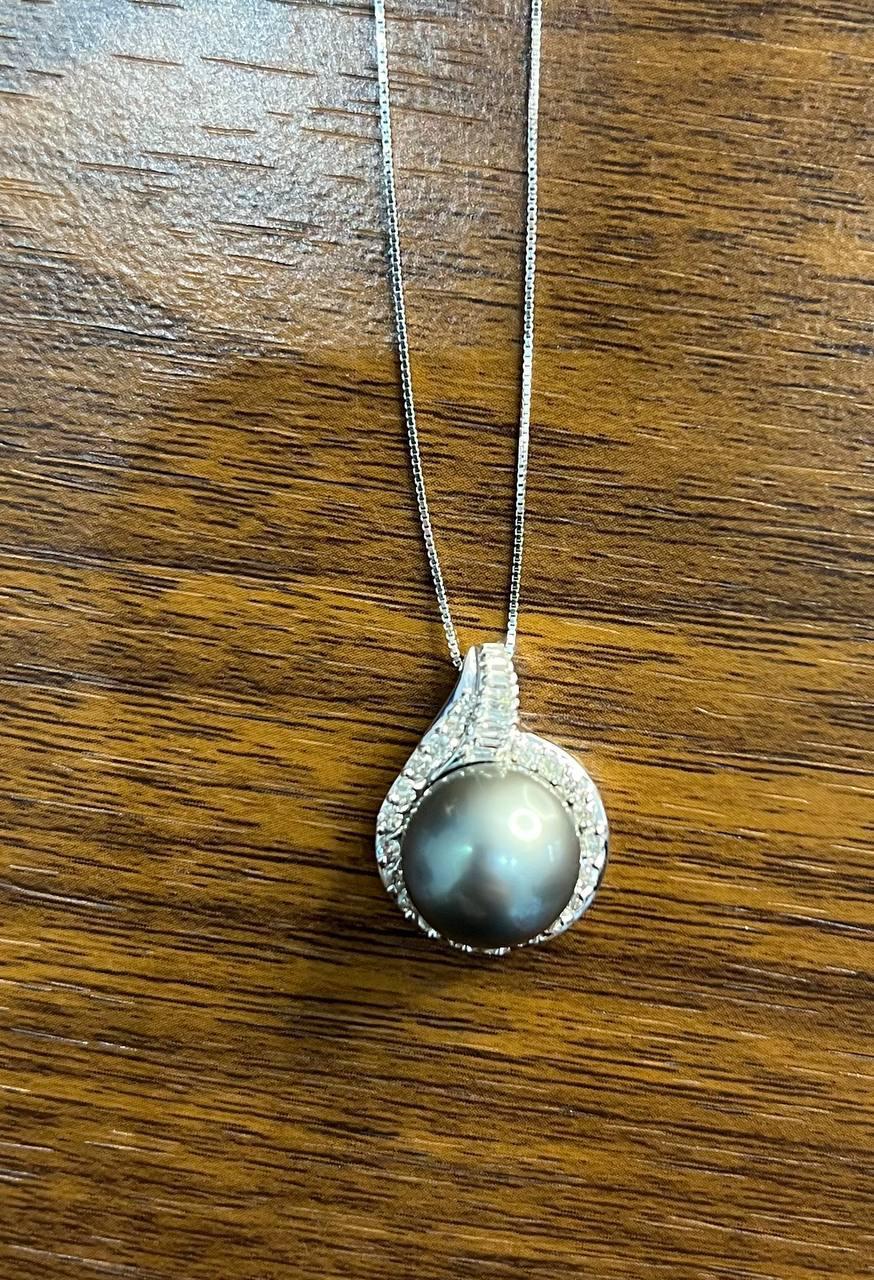 Silver Grey Black Tahitian Pearl Diamonds Halo 14K White Gold Pendant Necklace In New Condition For Sale In Oakton, VA