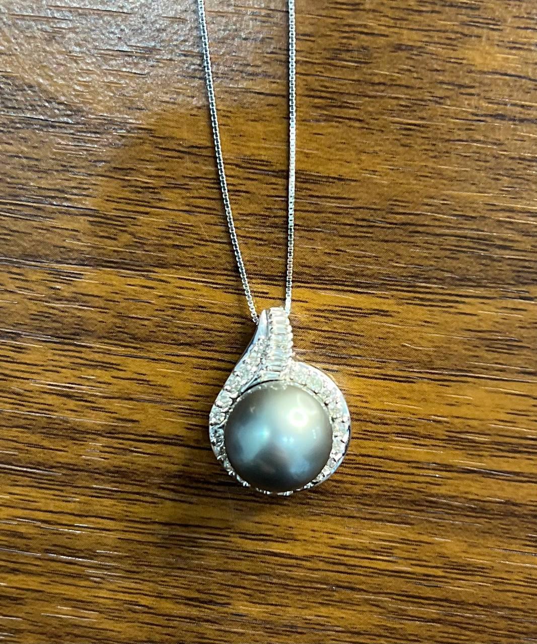 Women's Silver Grey Black Tahitian Pearl Diamonds Halo 14K White Gold Pendant Necklace For Sale