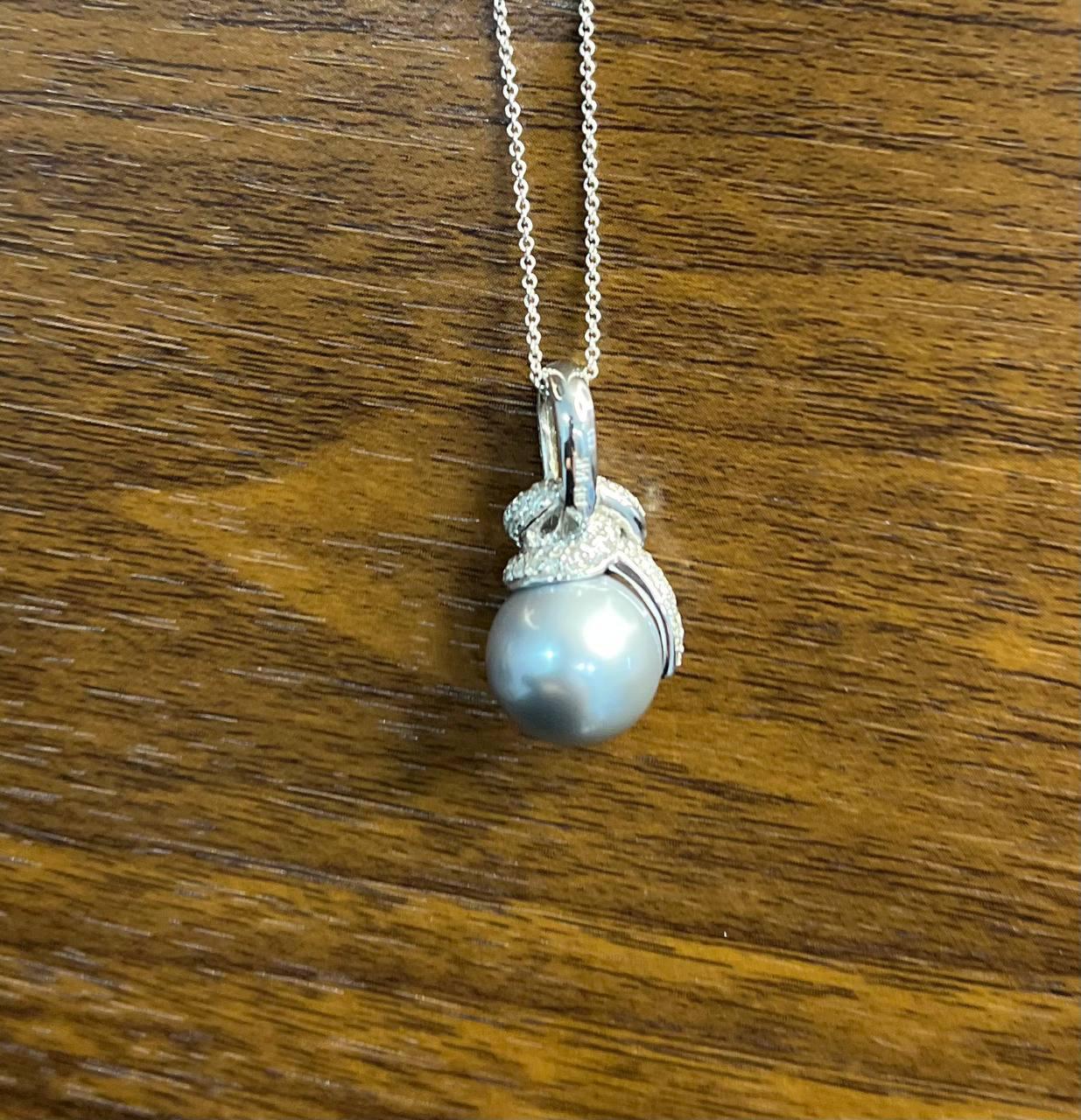 Silver Grey Black Tahitian Pearl Diamonds Halo 14K White Gold Pendant Necklace For Sale 1