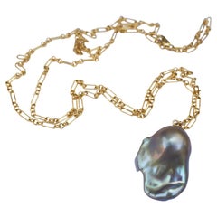 Chaîne collier pendentif J Dauphin en argent et perles grises