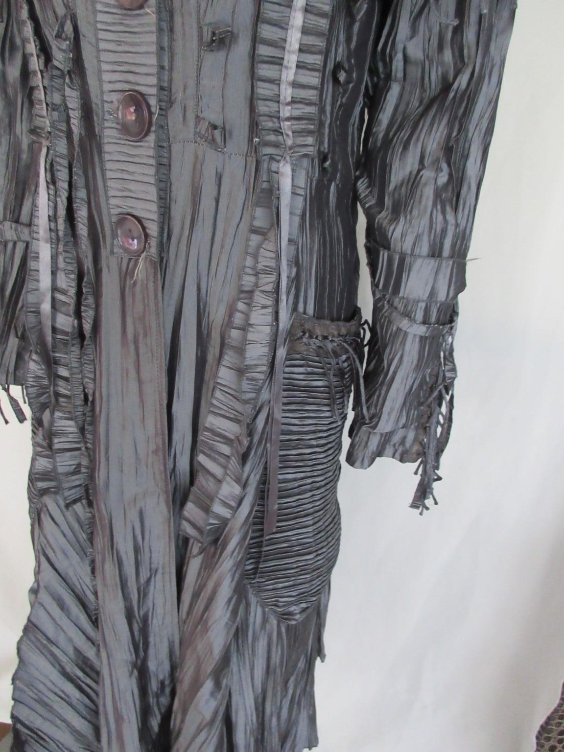 Argento Cappotto a pieghe grigio argento in vendita
