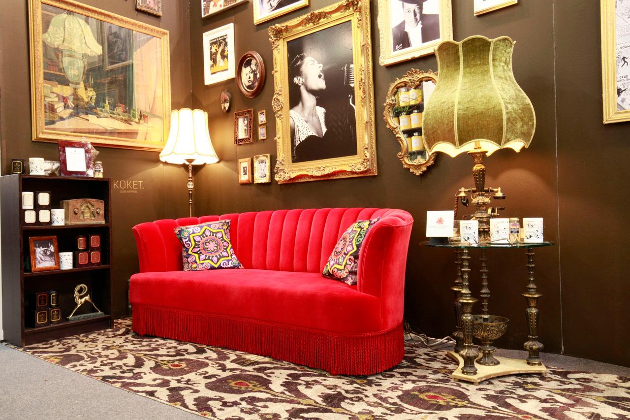 Indiano Tappeto Modernista Ikat in seta naturale grigio argento, prugna, rosso e oro, annodato a mano in vendita