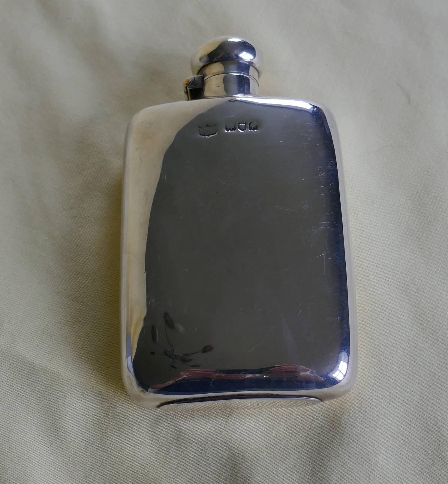 Silver Hallmarked Hip or Pocket Flask, 1906 In Good Condition In Chillerton, Isle of Wight