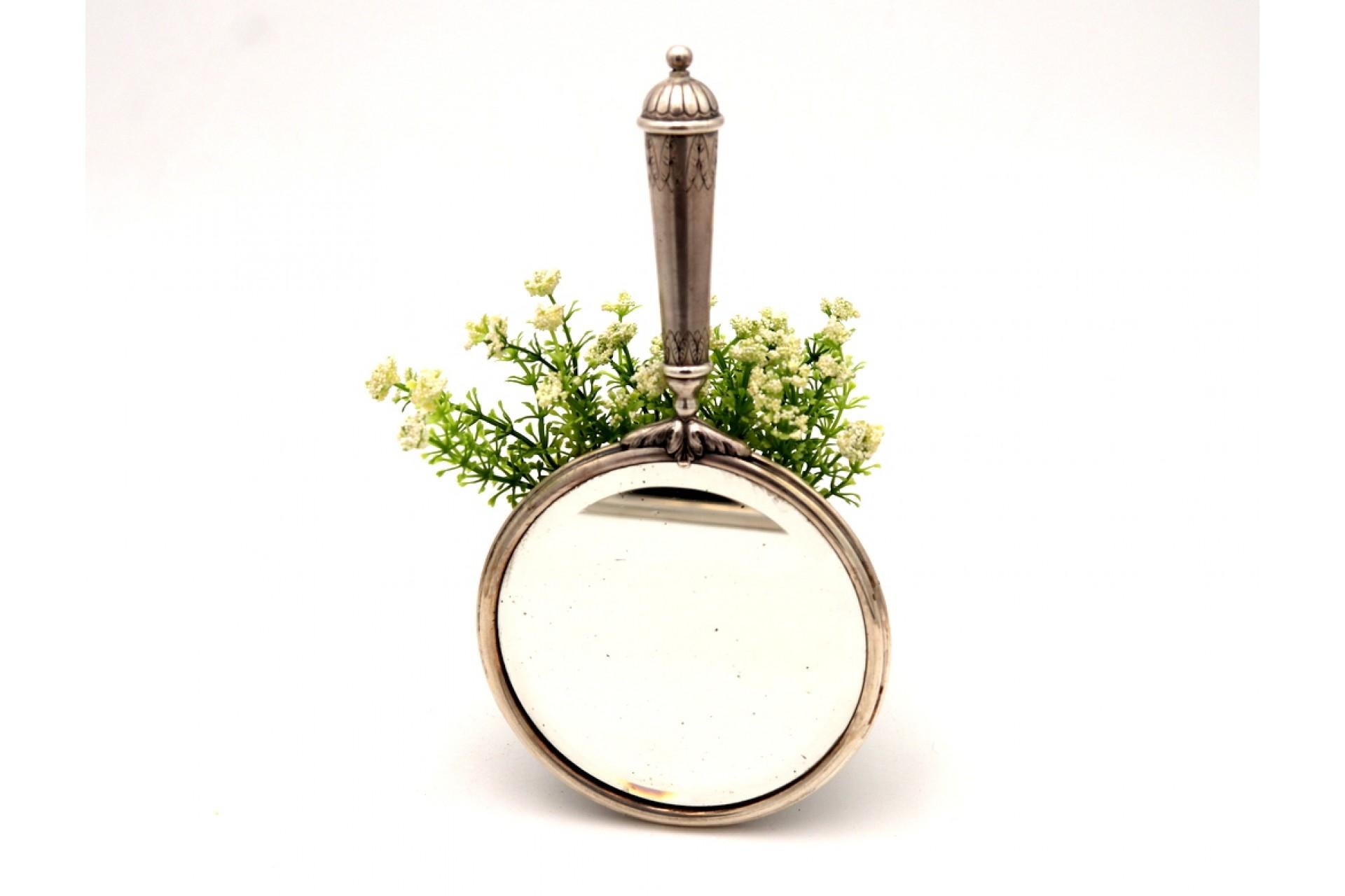 Silver hand mirror with reliefs and rose applications on the back In Good Condition For Sale In Porto, PT