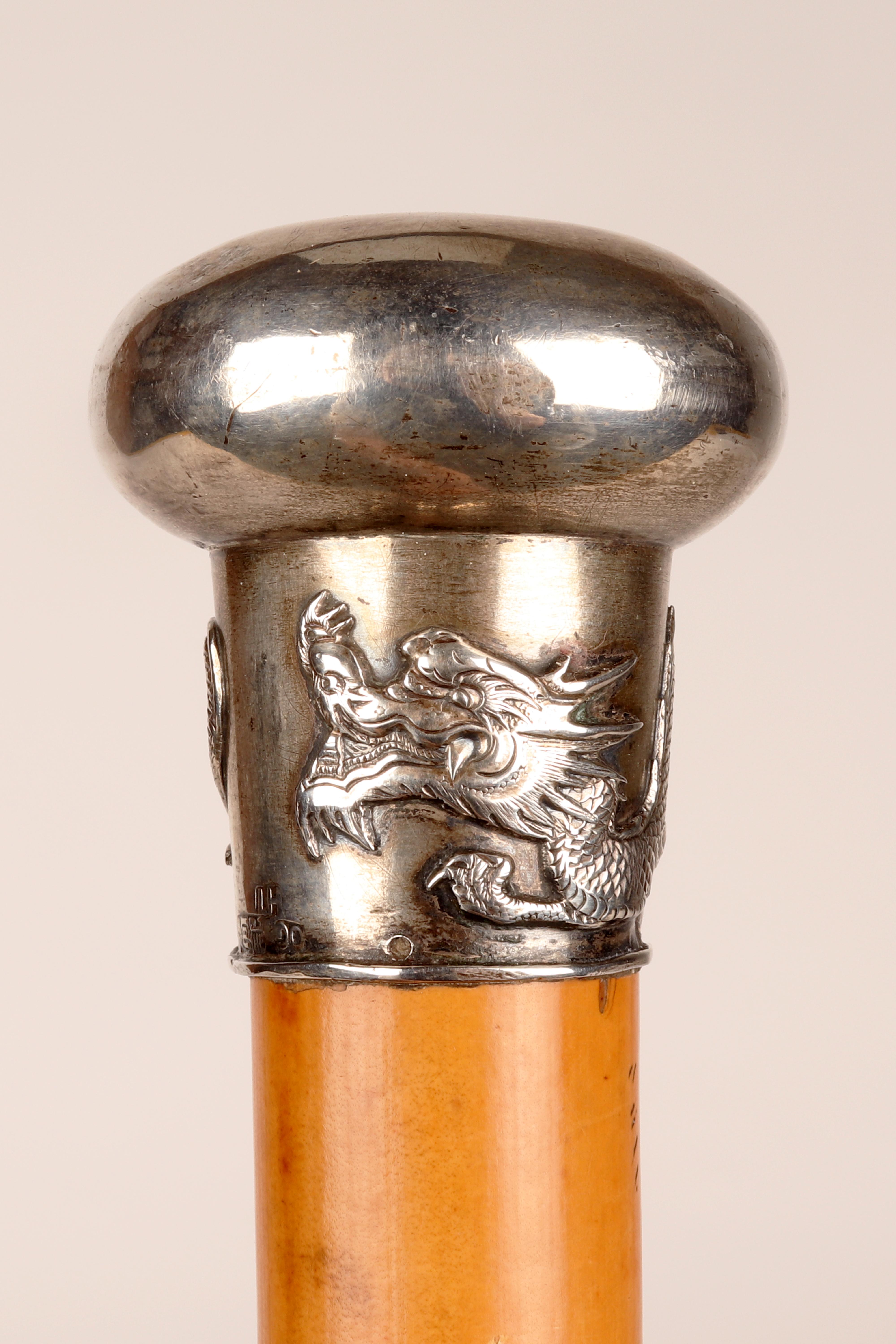 Bastone da passeggio con manico in argento, Cina per il mercato occidentale, 1890. In condizioni buone in vendita a Milan, IT