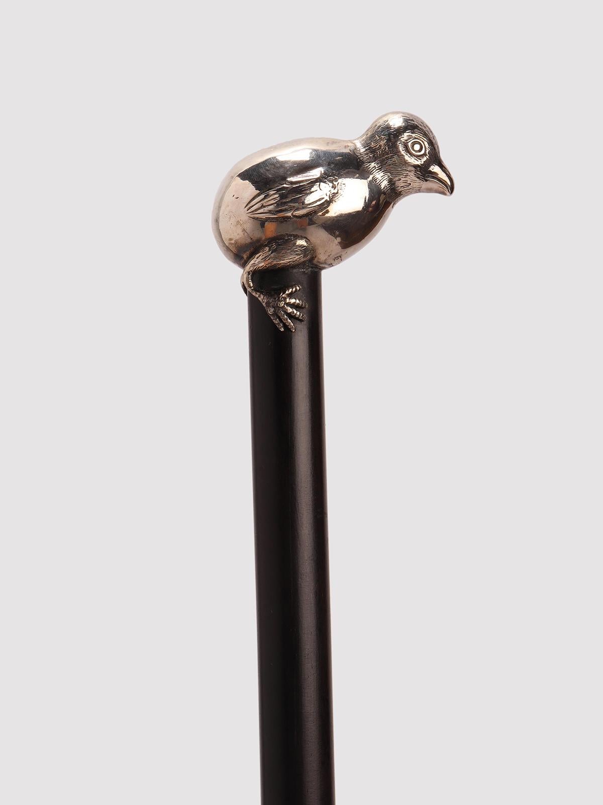 Walking stick cane: a sterling siver handle depicting a chick. Ebony wood, metal ferrule. English hallmarks, signed Brigg. London, United Kingdom circa 1920.
