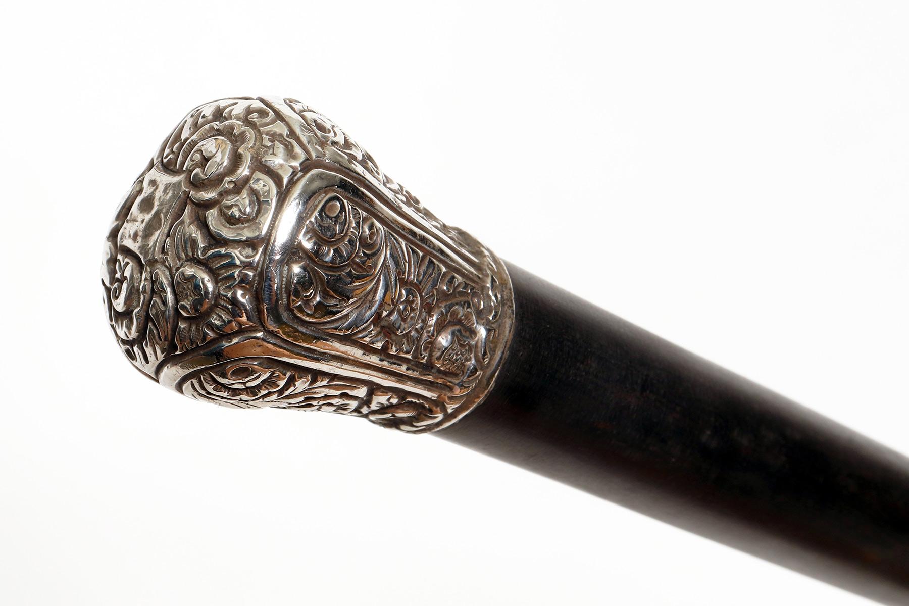 20th Century Silver handle walking stick with floral elements, Italy 1900.  For Sale