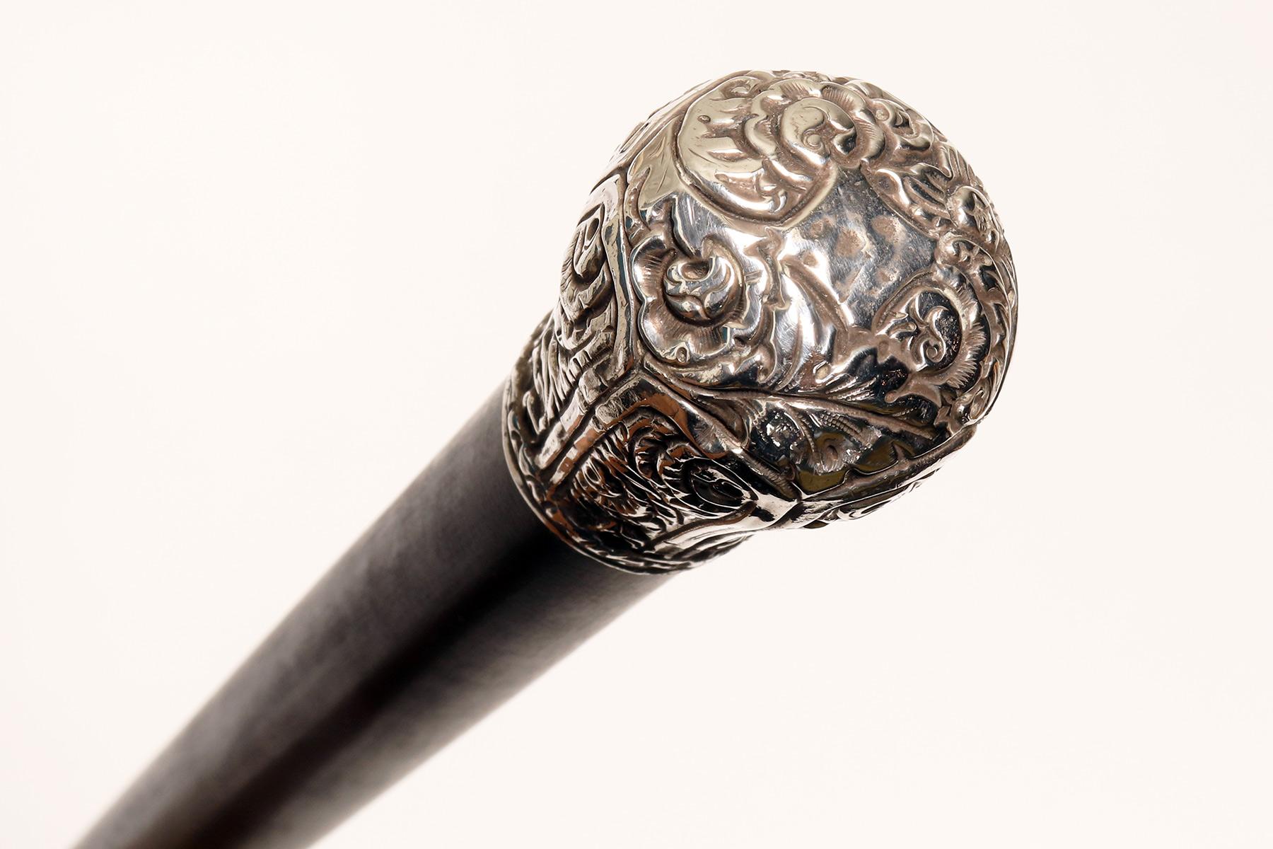 Silver handle walking stick with floral elements, Italy 1900.  For Sale 1