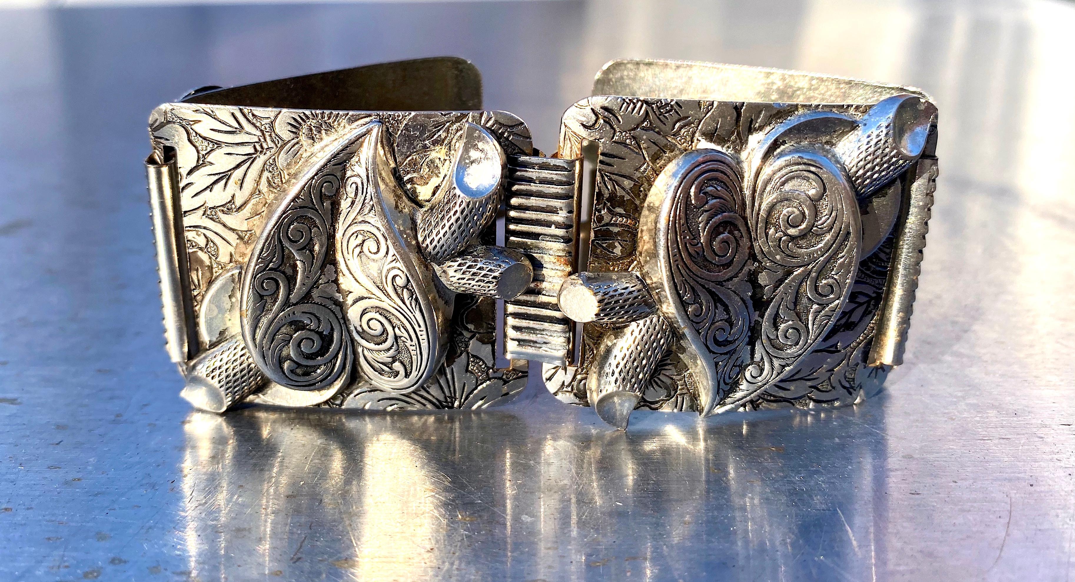 Women's or Men's Silver Hearts Retro Bracelet For Sale
