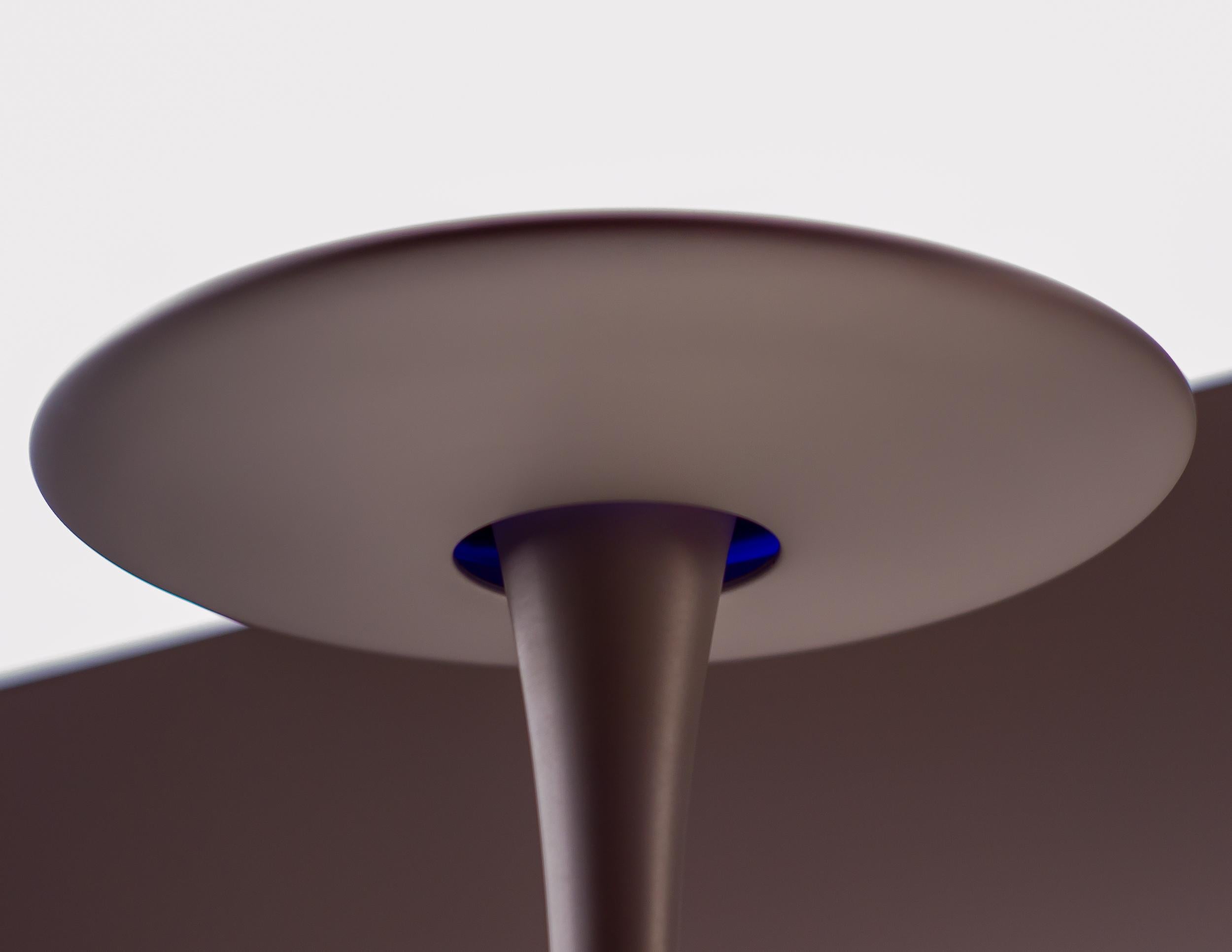Silber-Eiserne Stehlampe von Marc Newson (Italienisch) im Angebot