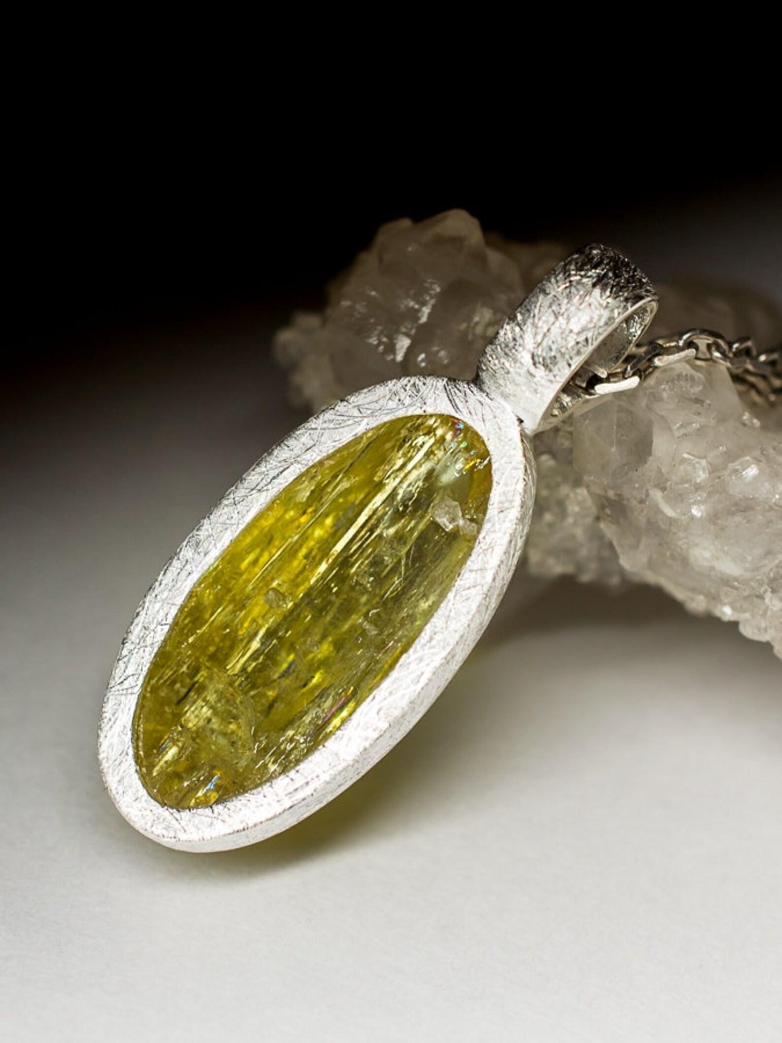 Silver Heliodor Pendant Lemon Yellow Beryl Oval Shape Cabochon Natural Gemstone For Sale 3