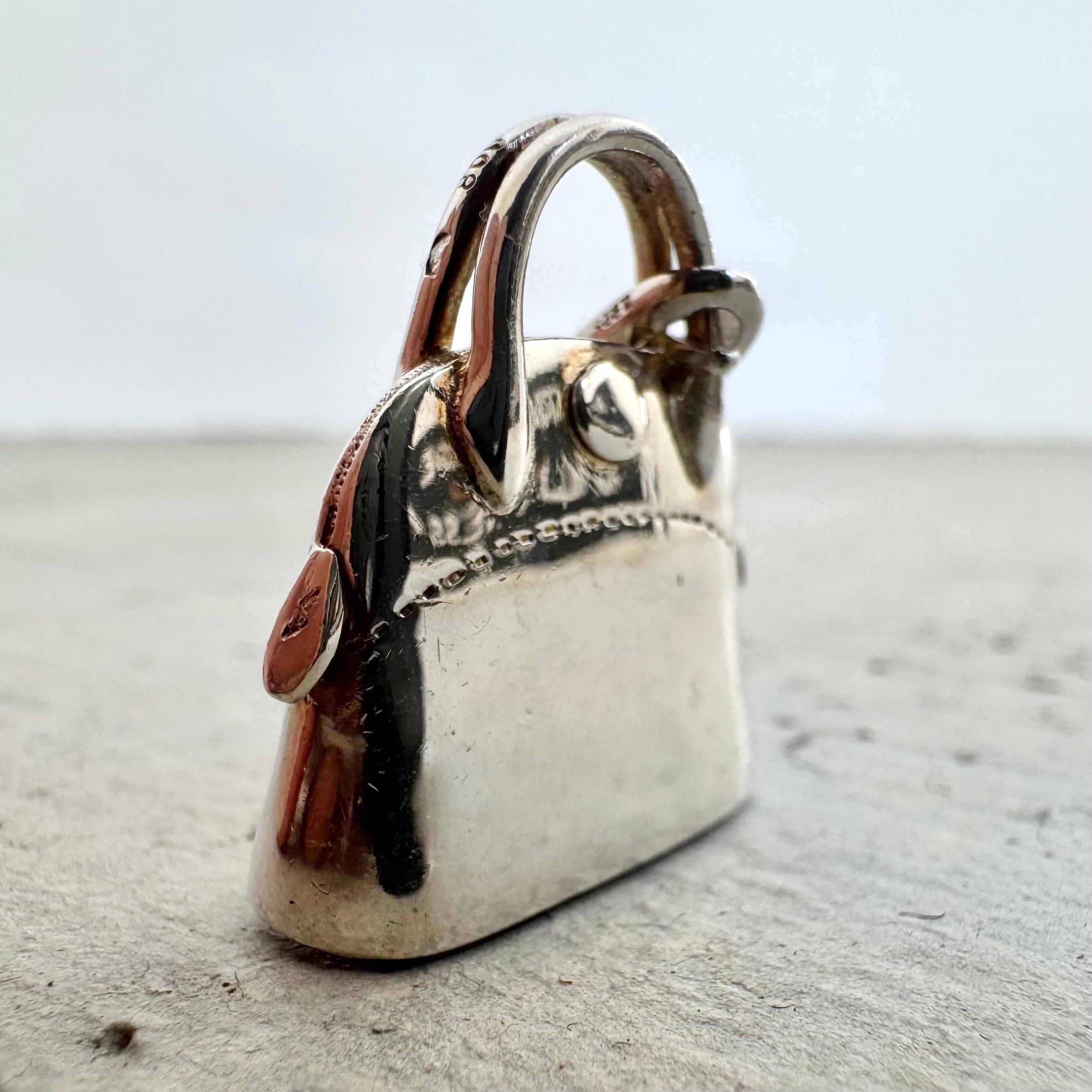 Portapillole in argento con borsa Hermès, Francia, anni '50 In condizioni buone in vendita a Los Angeles, CA