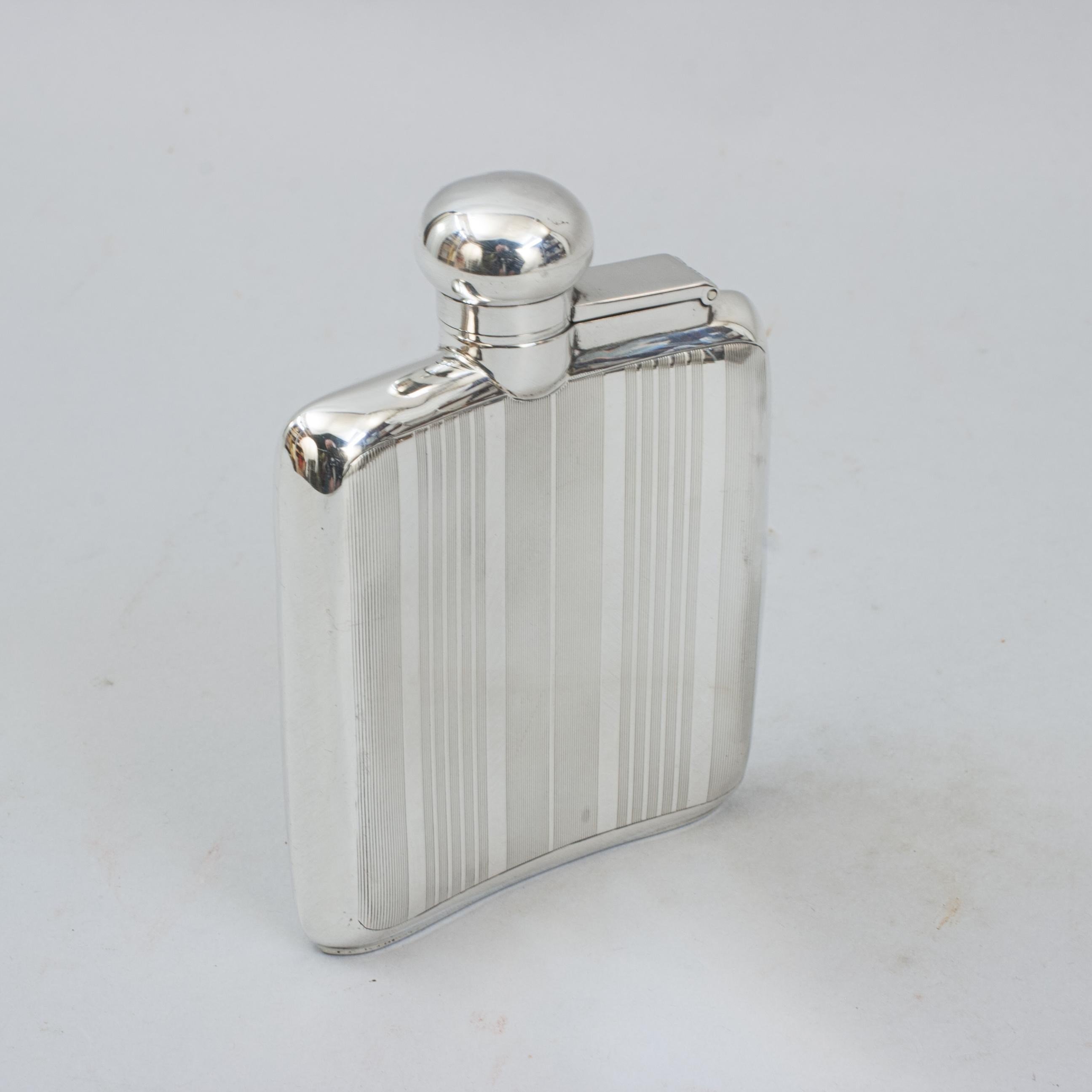 Silver Hip Flask In Good Condition For Sale In Oxfordshire, GB
