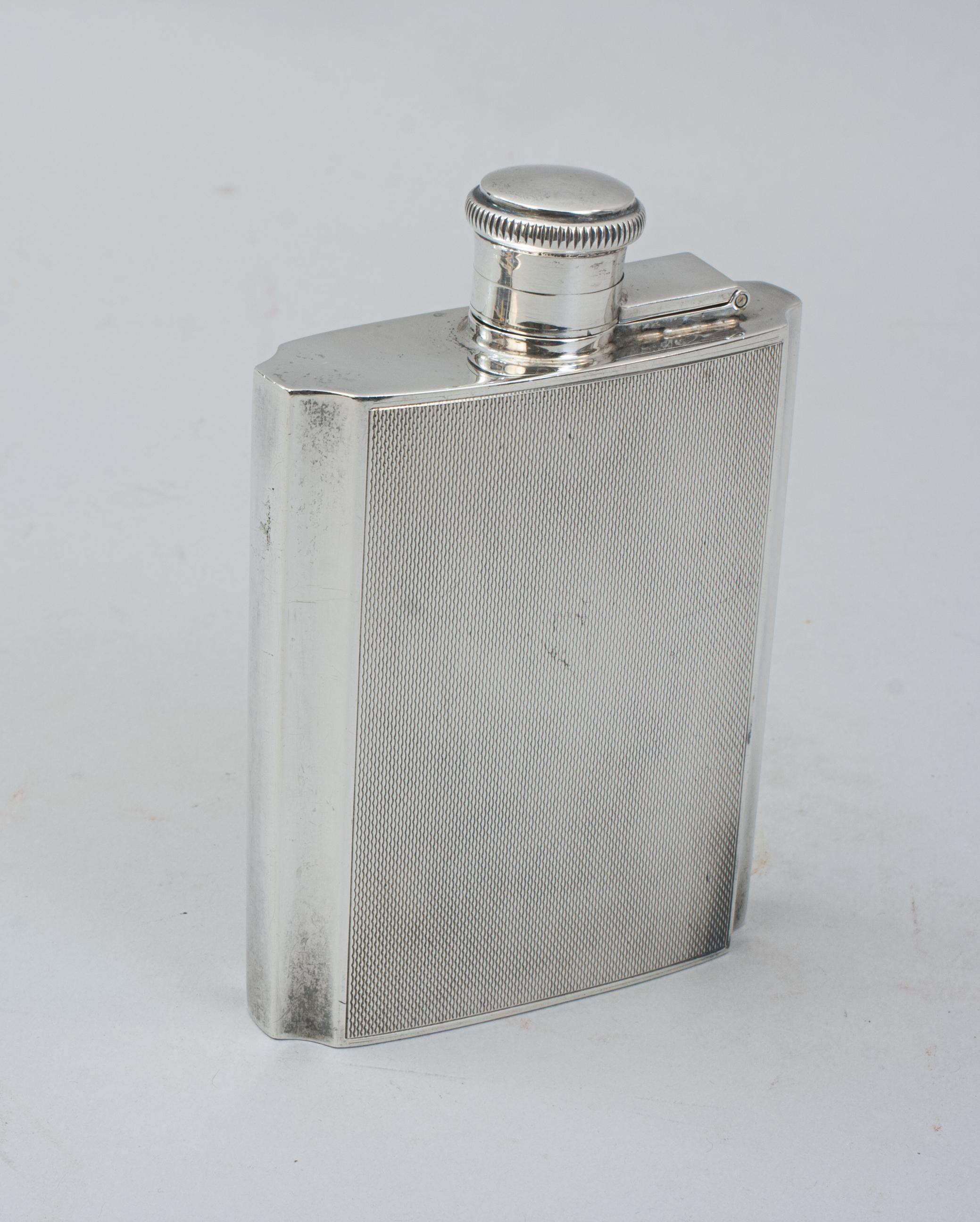 Silver Hip Flask In Good Condition For Sale In Oxfordshire, GB