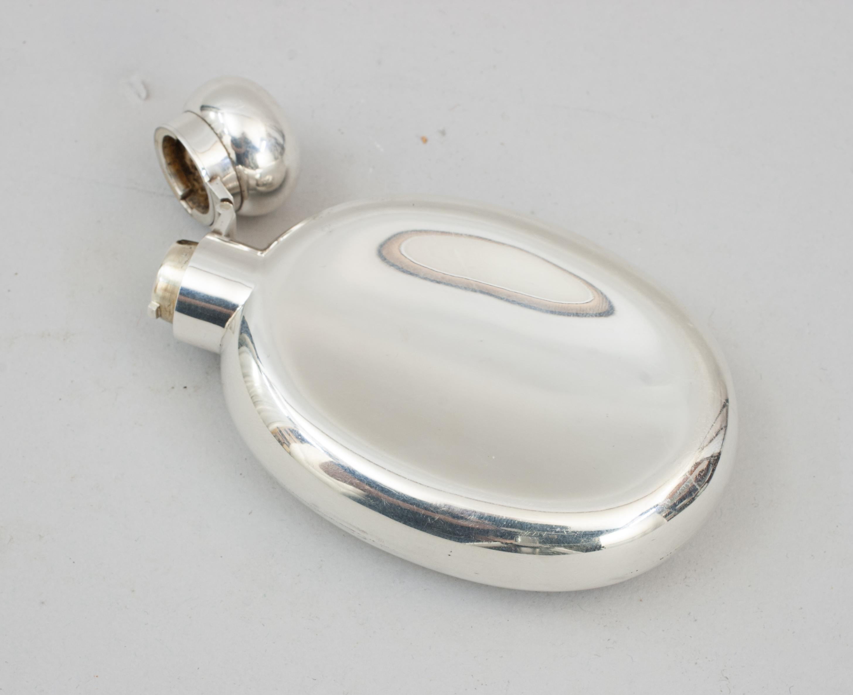 Silver Hip Flask Oval Shape, Birmingham 1910 In Good Condition For Sale In Oxfordshire, GB
