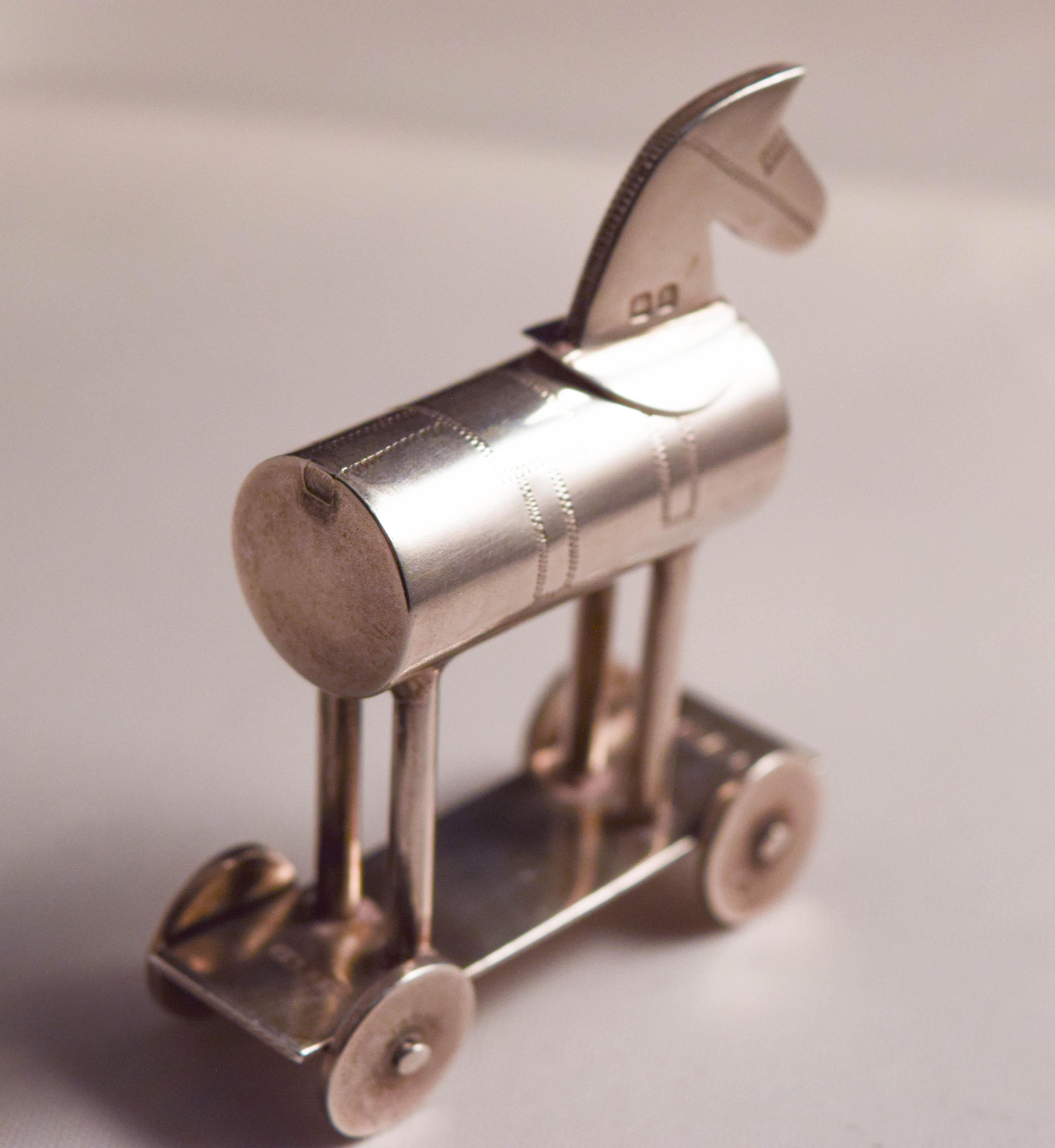 Silver Hobby Horse Cayenne Pepper Dispenser Extremely rare example For Sale 3
